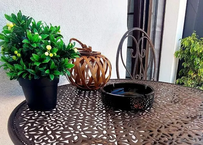 Black Flox Apartment