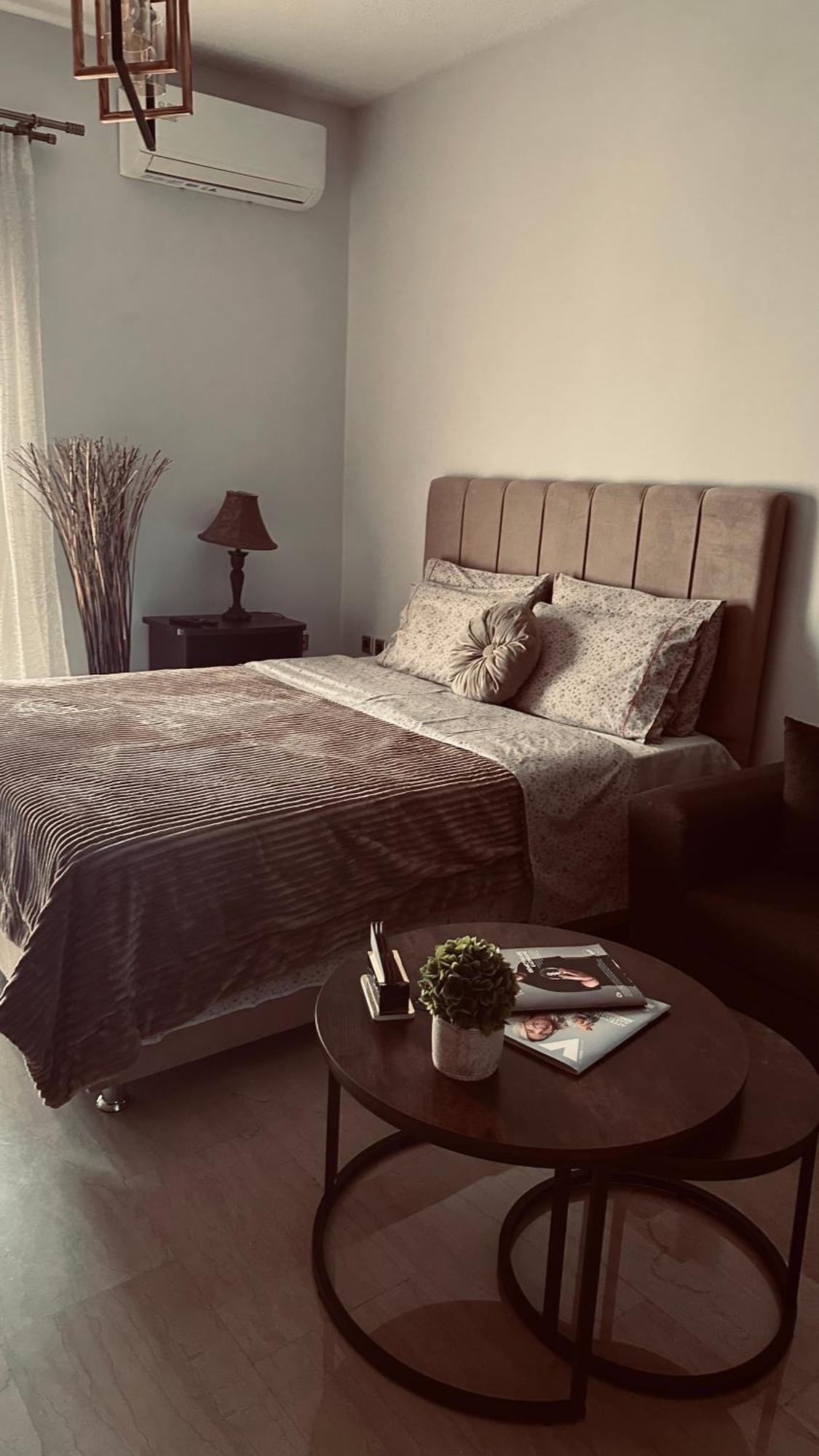 Apartment Black Flox