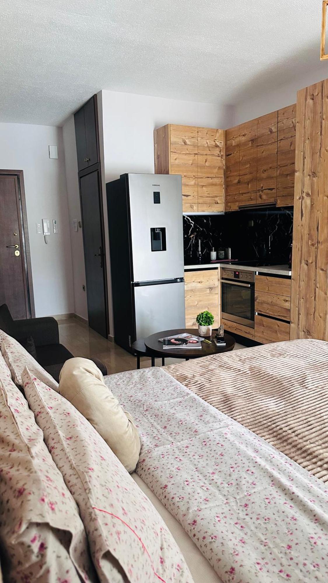 Apartment Black Flox *